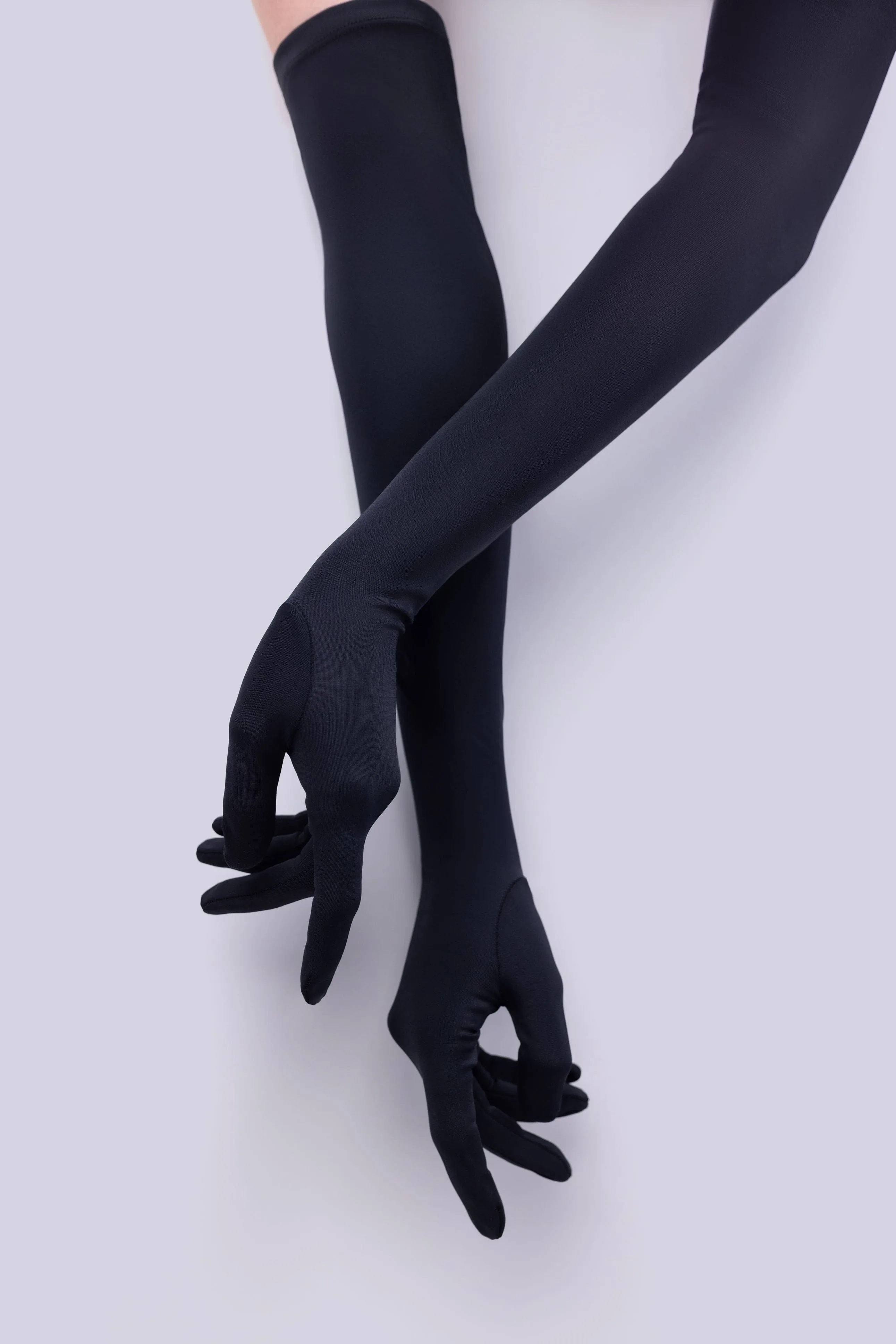 Long matte skin-tight gloves