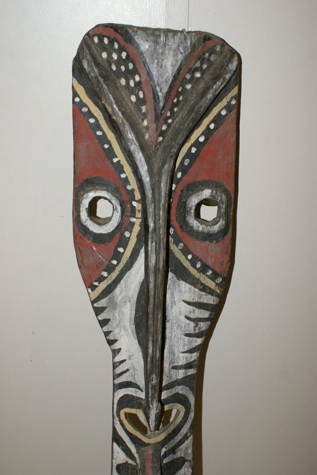 RARE MINDJA MINJA HAND CARVED YAM HARVEST UNIQUE CELEBRATION MASK POLYCHROME  WITH NATURAL PIGMENTS, PAPUA NEW GUINEA PRIMITIVE ART HIGHLY COLLECTIBLE & EXTREMELY DECORATIVE 11A7: 48"X 11" X 5"