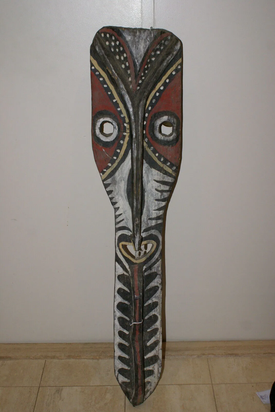 RARE MINDJA MINJA HAND CARVED YAM HARVEST UNIQUE CELEBRATION MASK POLYCHROME  WITH NATURAL PIGMENTS, PAPUA NEW GUINEA PRIMITIVE ART HIGHLY COLLECTIBLE & EXTREMELY DECORATIVE 11A7: 48"X 11" X 5"