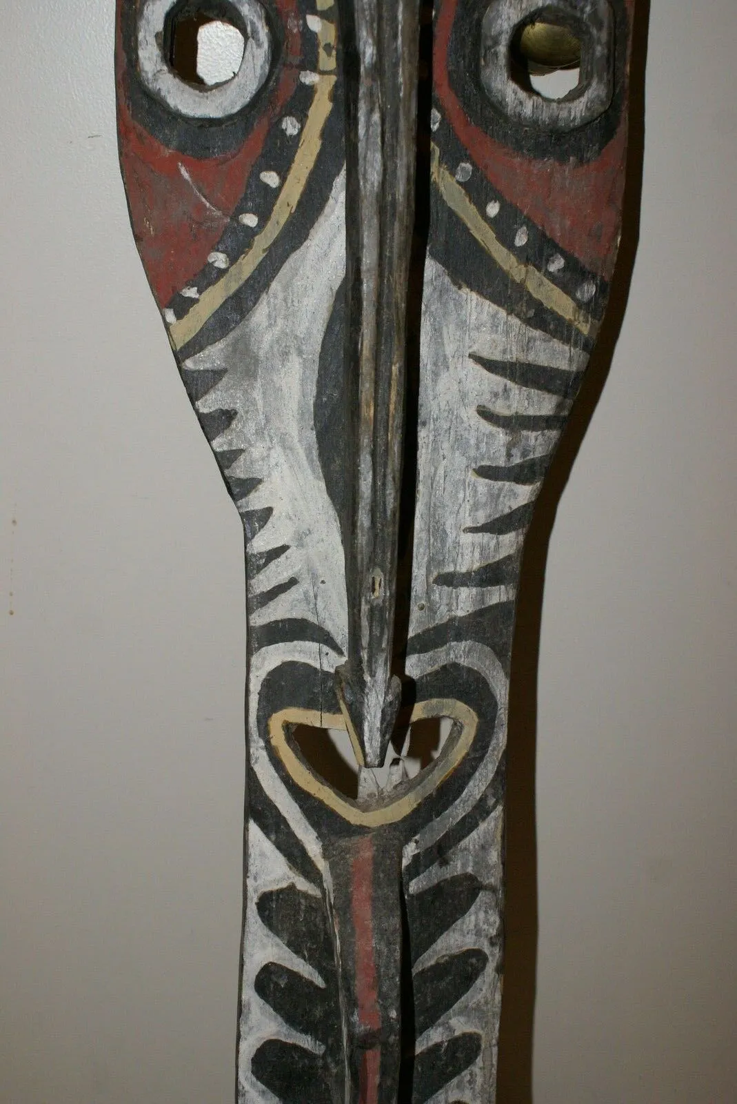 RARE MINDJA MINJA HAND CARVED YAM HARVEST UNIQUE CELEBRATION MASK POLYCHROME  WITH NATURAL PIGMENTS, PAPUA NEW GUINEA PRIMITIVE ART HIGHLY COLLECTIBLE & EXTREMELY DECORATIVE 11A7: 48"X 11" X 5"